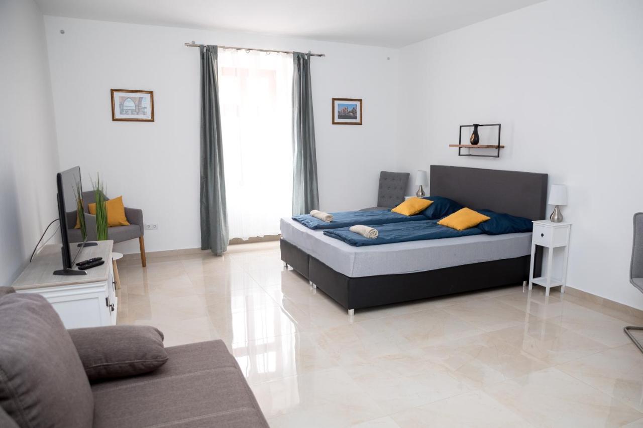 Kossuth Apartmanhaz Tata Exterior foto