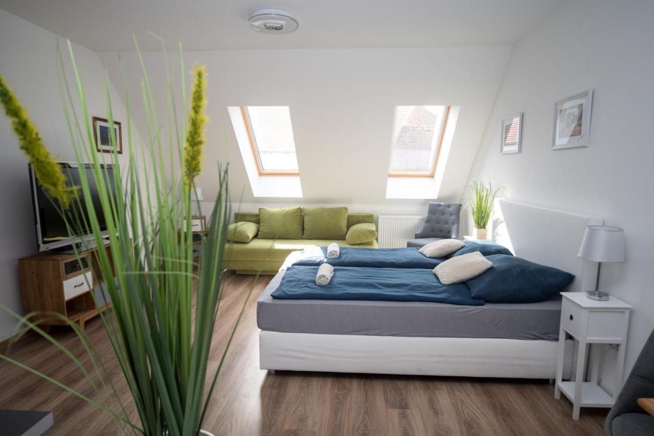 Kossuth Apartmanhaz Tata Exterior foto