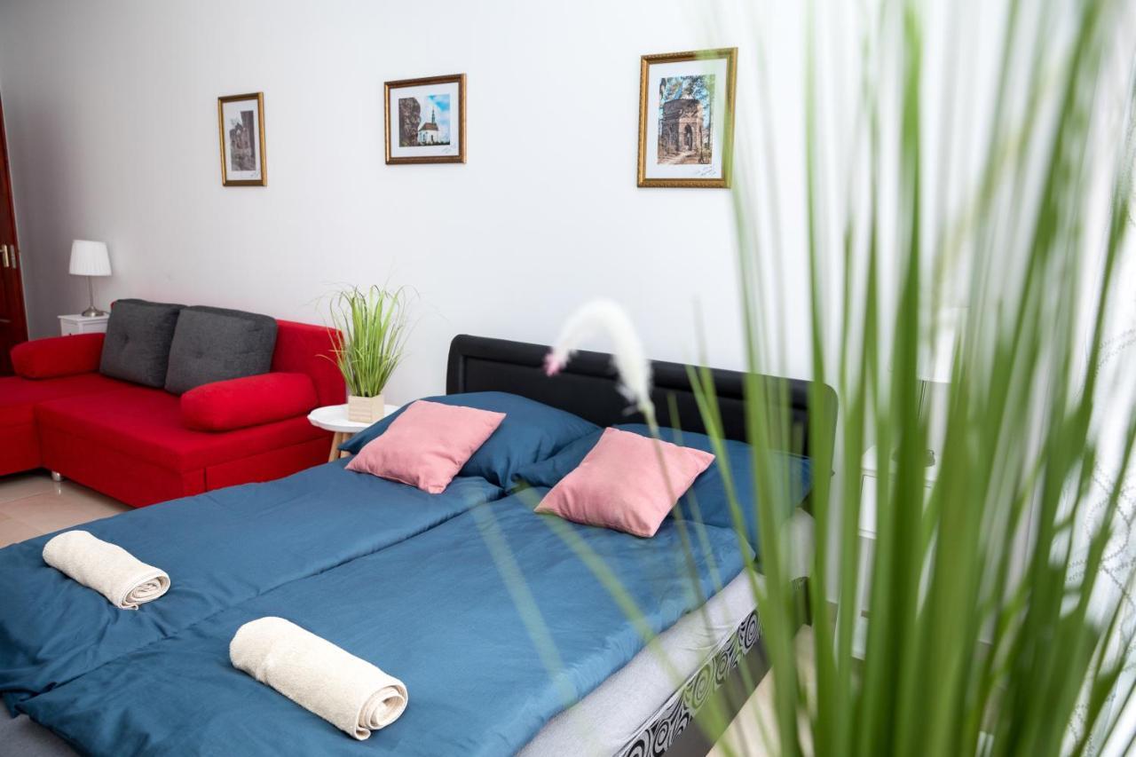 Kossuth Apartmanhaz Tata Exterior foto