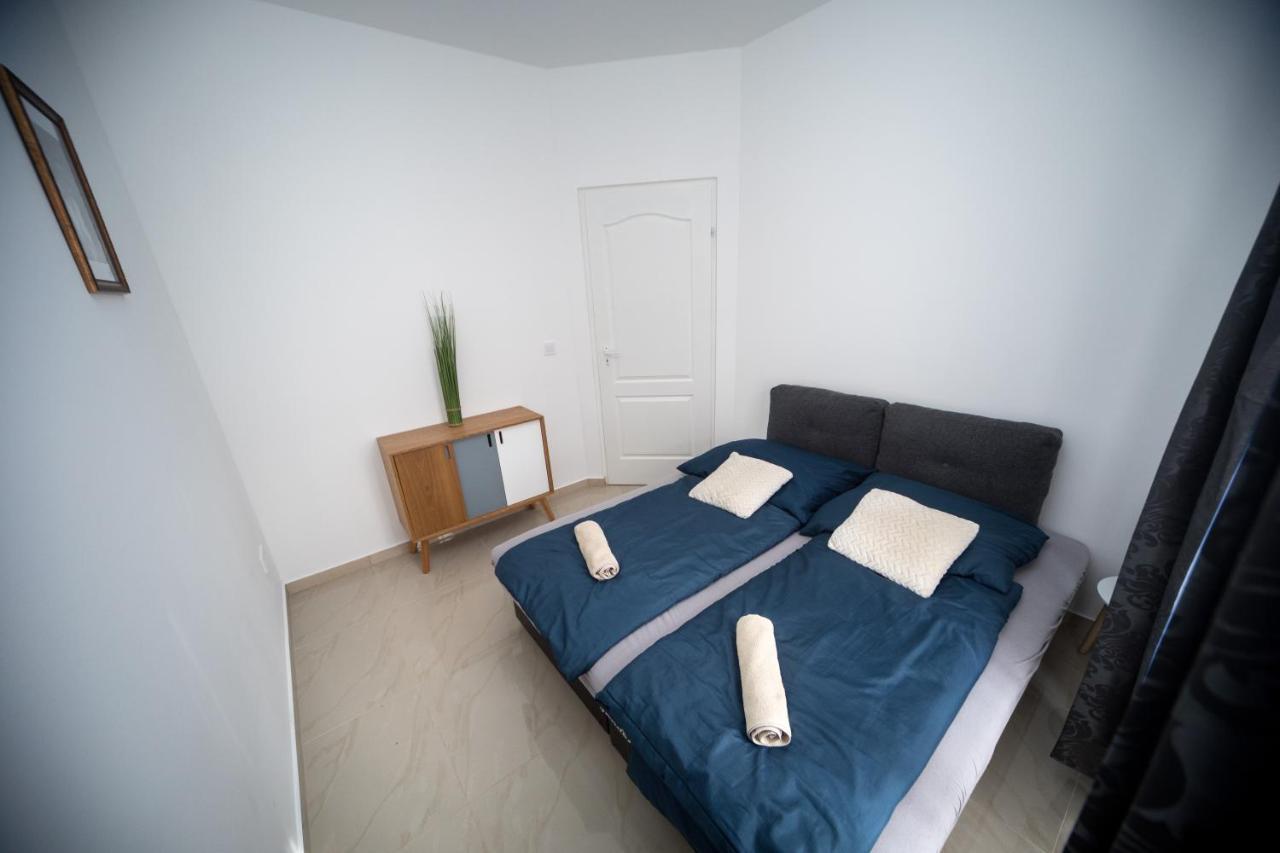 Kossuth Apartmanhaz Tata Exterior foto
