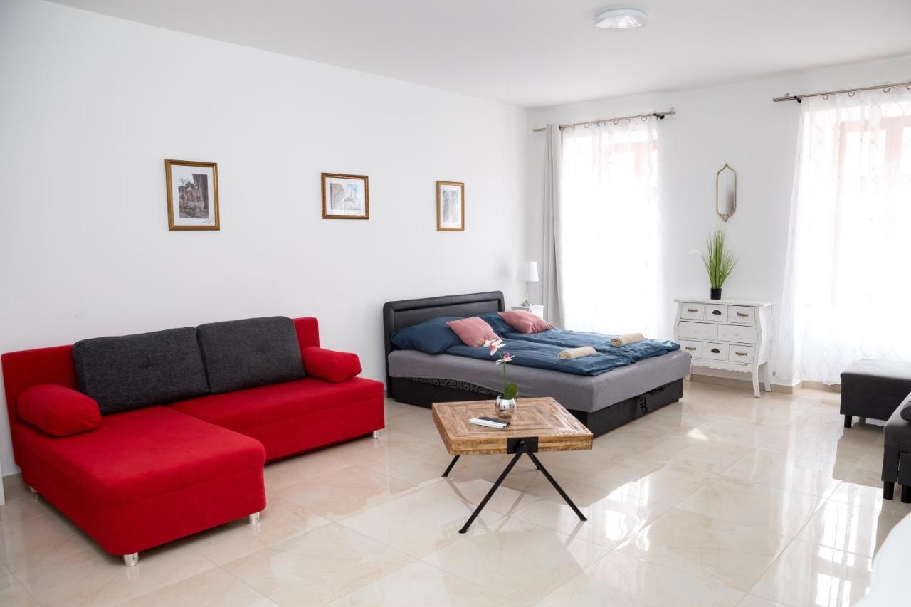 Kossuth Apartmanhaz Tata Exterior foto