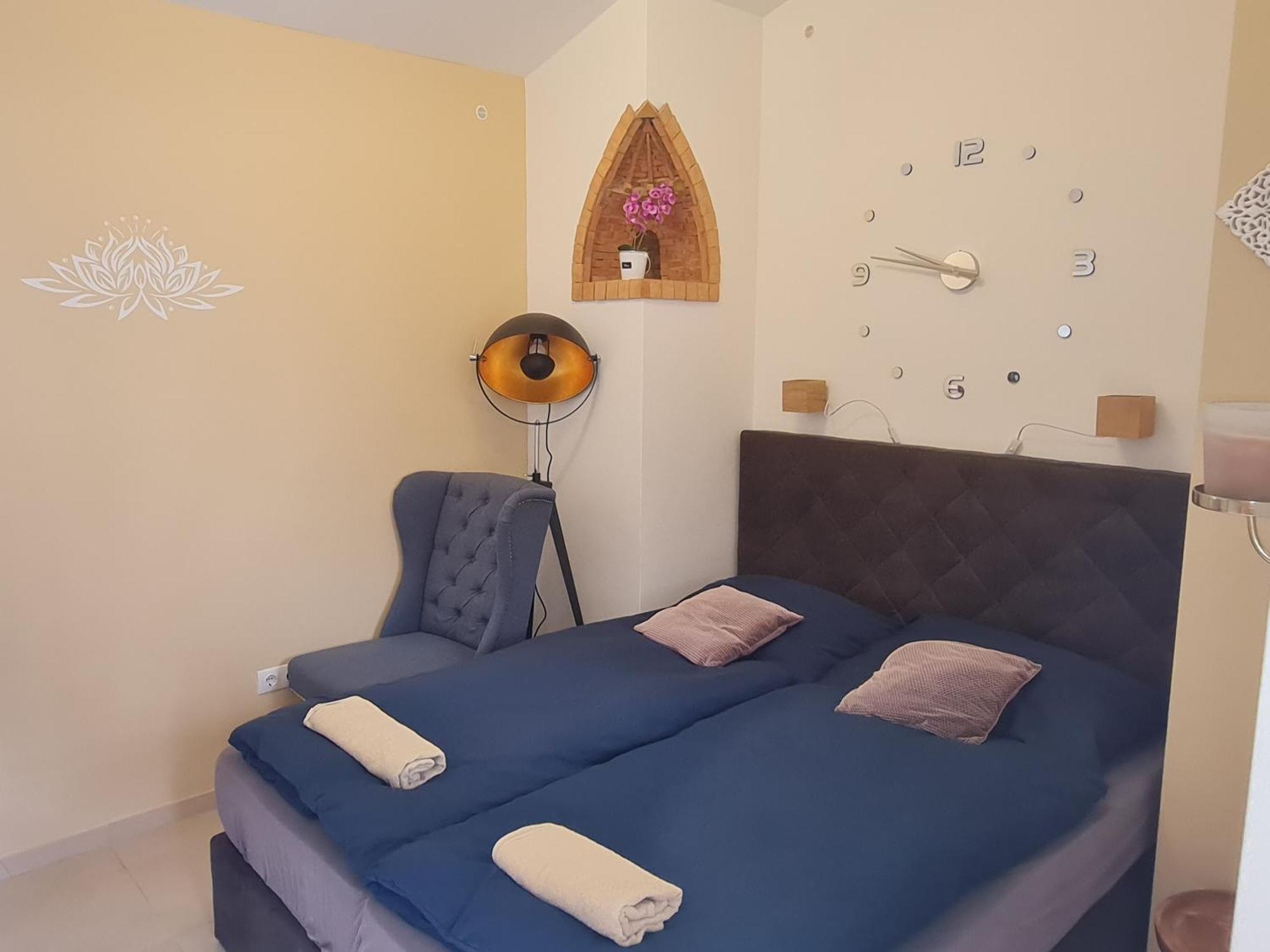 Kossuth Apartmanhaz Tata Exterior foto